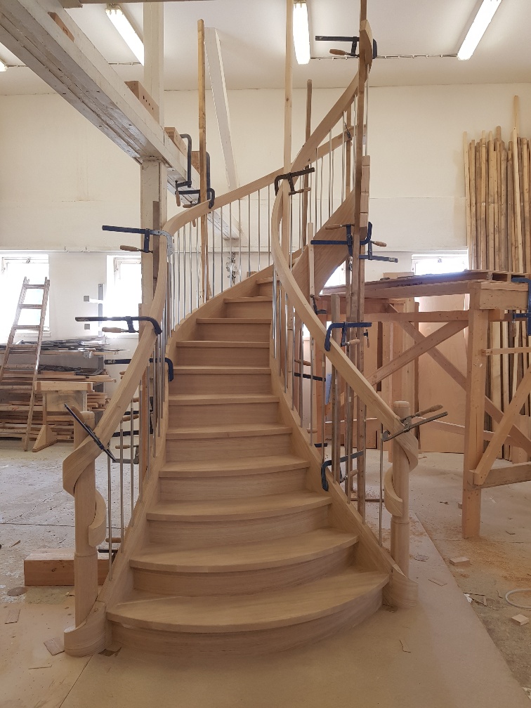 Výroba dubového schodiště
