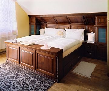 luxusní manželská postel na míru