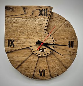 orignální dřevěné nástěnné hodiny