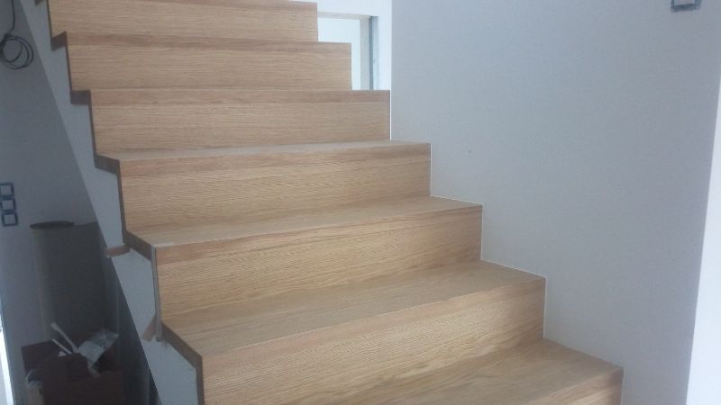 Zigzag dřevěné schodiště