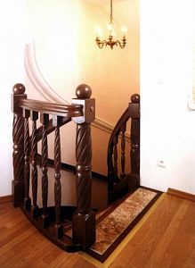 076 Obloukové schodiště