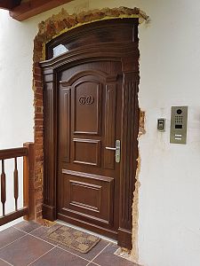 Entrance doors