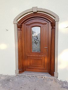 Entrance doors