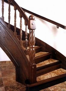 Obloukové schodiště rustikální dřevěné na zakázku